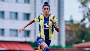 fenerbahcenin-ulusal-futbolcusu-yagmur-uraz-turk-futbol-tarihine-gecti-8QNWUG81.jpg