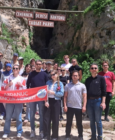 Artvin'e gelen Erasmus öğrencileri Cehennem Deresi Kanyonu'nu gezdi