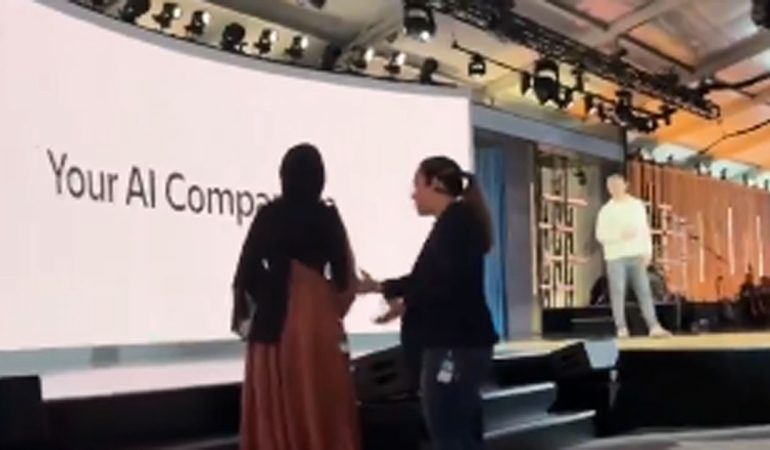 Microsoft çalışanından Microsoft'un 50. yıl dönümü partisinde İsrail protestosu