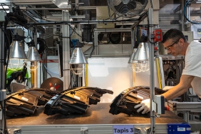 Stellantis ve Valeo Avrupa'nın yeniden üretilen ilk LED farını tanıttı