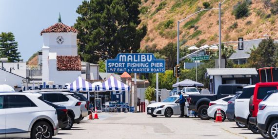 Shirley-MacLaine-918217lik-Hollywood-Ikonu-Malibu8217da-Goruntulendi-featured