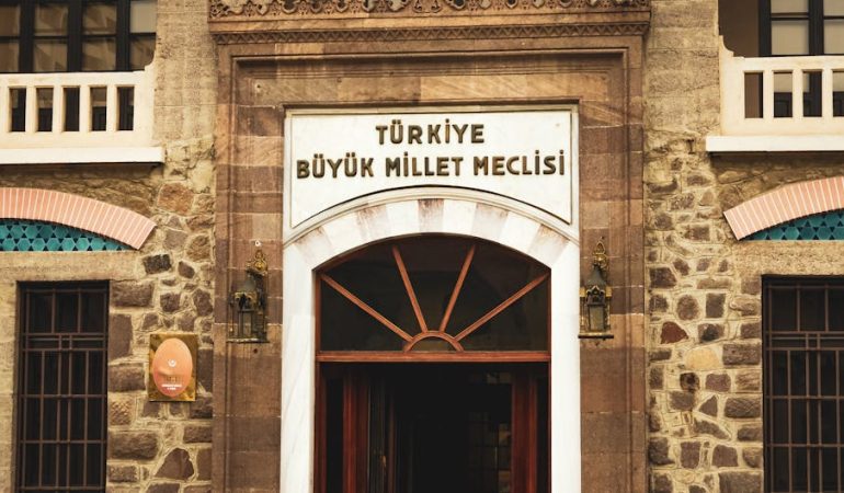 Imamoglu-8220Mudahaleler-Milletin-Duvarina-Carpiyor8221-featured