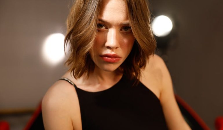 Ozge-Ulusoy8217dan-Samimi-Itiraflar-8216Unlu-Olmaya-Musait-Bir-Yapim-Yok8217-featured