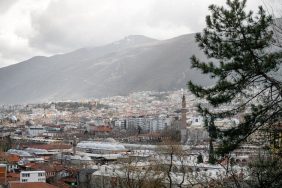 Ozgur-Ozel8217den-Bursa8217da-Hukumete-Sert-Elestiriler-featured